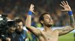 Brazilec Neymar slaví zázračný postup Barcelony do čtvrtfinále Ligy mistrů po výhře nad PSG
