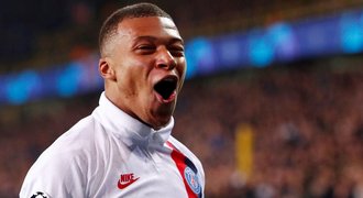 Mbappé těžce kousal lavičku, pak hattrickem vymazal mladého Messiho