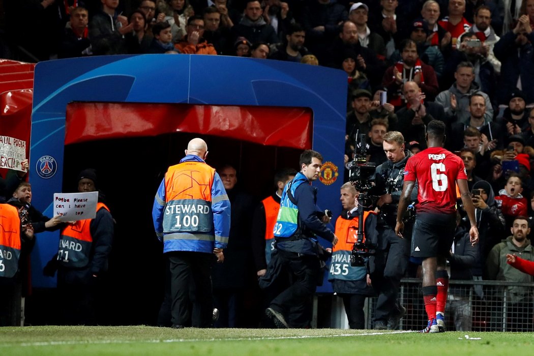 Po dvou žlutých kartách byl Paul Pogba v závěru osmifinále proti Paris Saint-Germain vyloučen