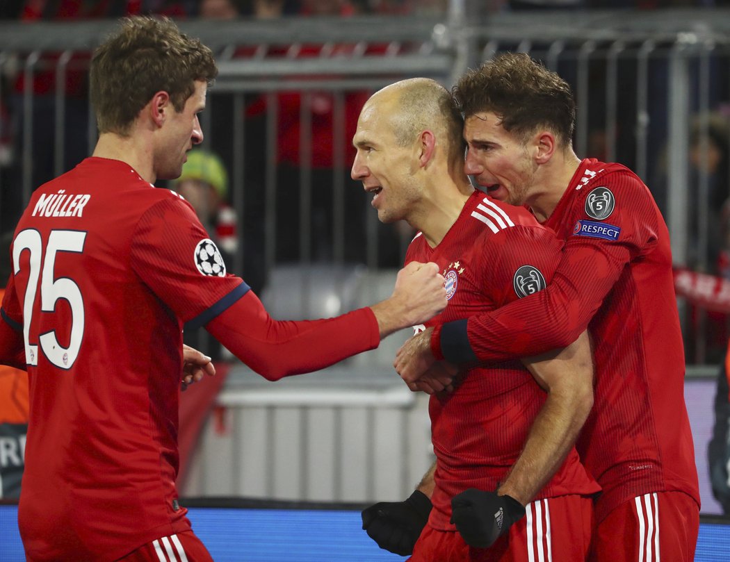 Nizozemský záložník Arjen Robben ve službách mnichovského Bayernu se raduje z gólu proti Benfice Lisabon