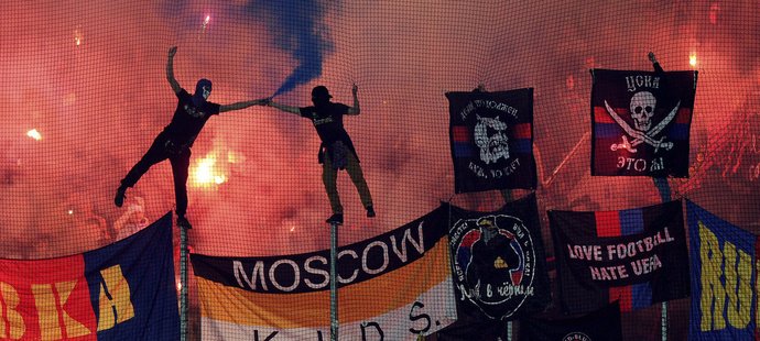 Fanoušci CSKA Moskva při zápase Ligy mistrů v Plzni v sezoně 2013/2014