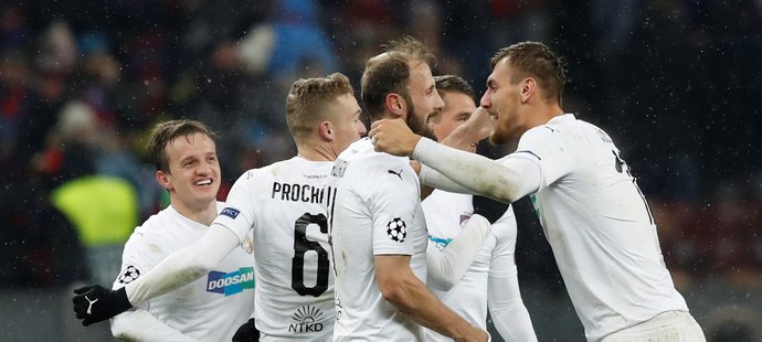 Plzeňští hráči se radují po výhře 2:1 nad CSKA