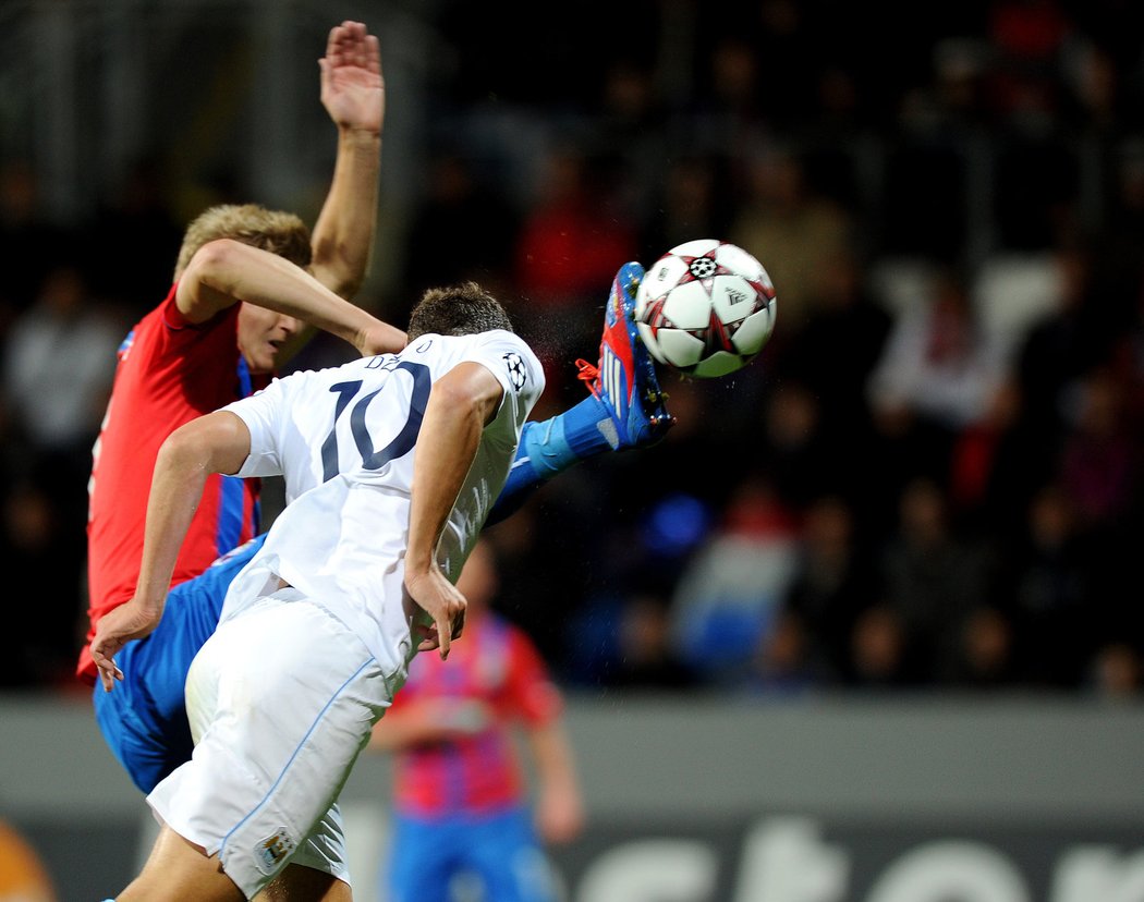 Václav Procházka důrazně brání Edina Džeka