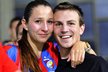 Vladimír Darida a jeho přítelkyně Alžběta se v Mariboru radují z postupu do základní skupiny Ligy mistrů