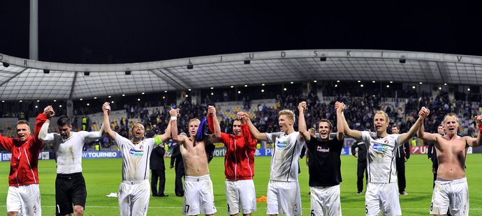 Fotbalisté Plzně vyhráli v Mariboru 1:0 a postoupili do základní skupiny Ligy mistrů. Pořádně si úspěch užívali.