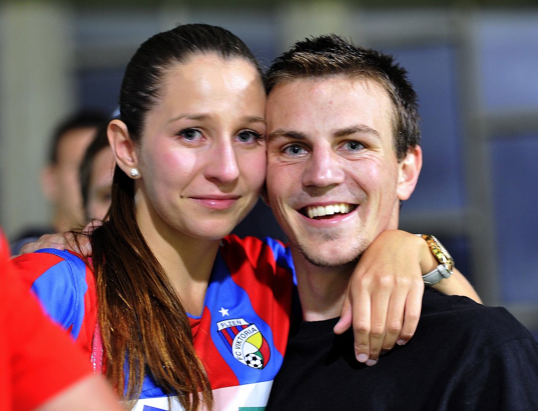 Vladimír Darida a jeho přítelkyně Alžběta se v Mariboru radují z postupu do základní skupiny Ligy mistrů