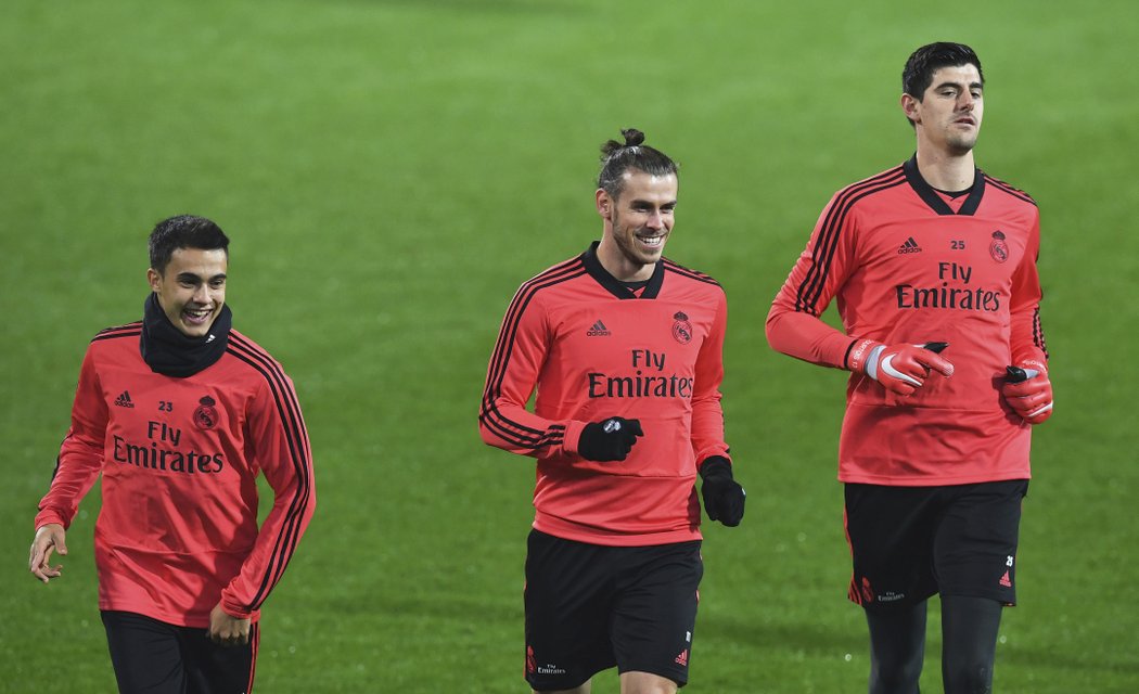 Reguilón, Gareth Bale a Thibaut Courtois na tréninku Realu před Plzní