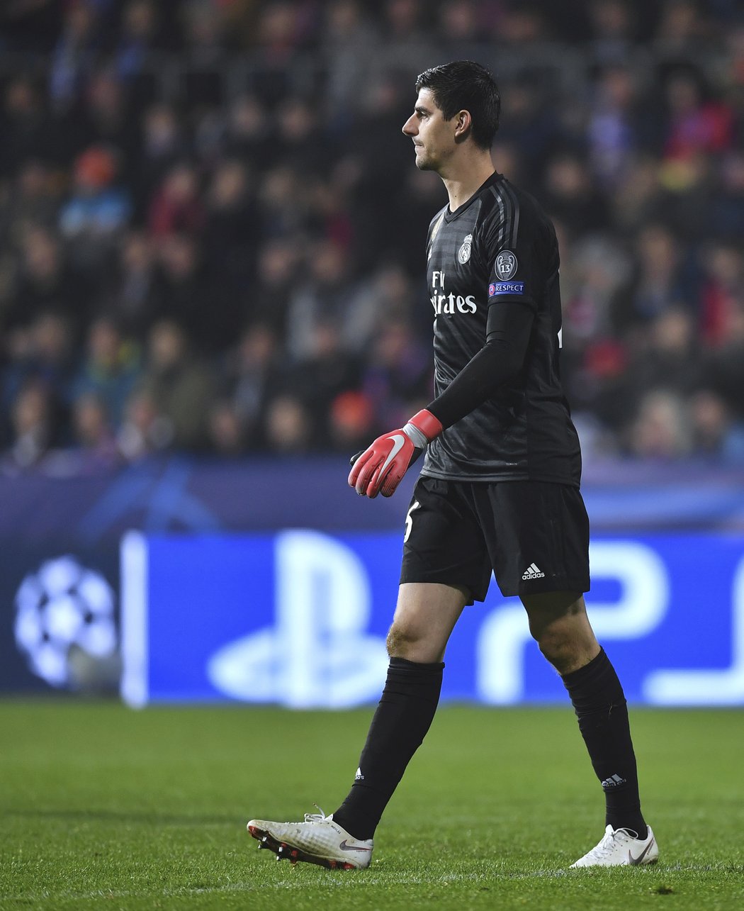 Thibaut Courtois v dresu Realu Madrid při zápase Ligy mistrů v Plzni