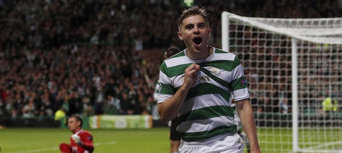 James Forrest ze Celtiku se raduje z gólu proti Astaně v závěrečném předkole Ligy mistrů