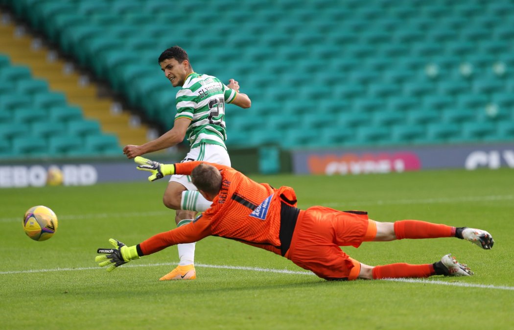 Mohamed Elyounoussi střílí první gól Celticu v utkání proti KR Reykjavík