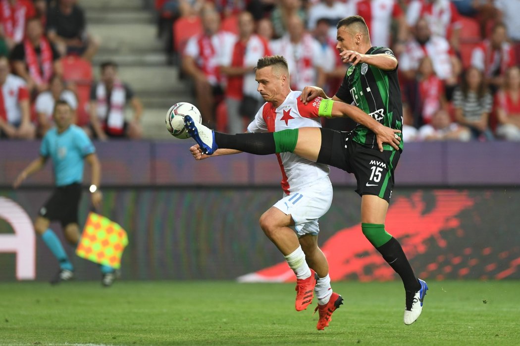 Hráči Ferencvárose v loňském duelu proti Slavii