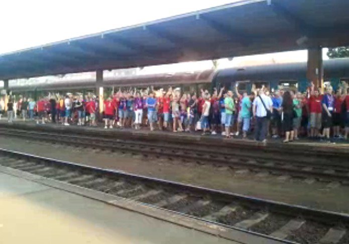 Fanoušci Plzně dorazili speciálním vlakem do Prahy