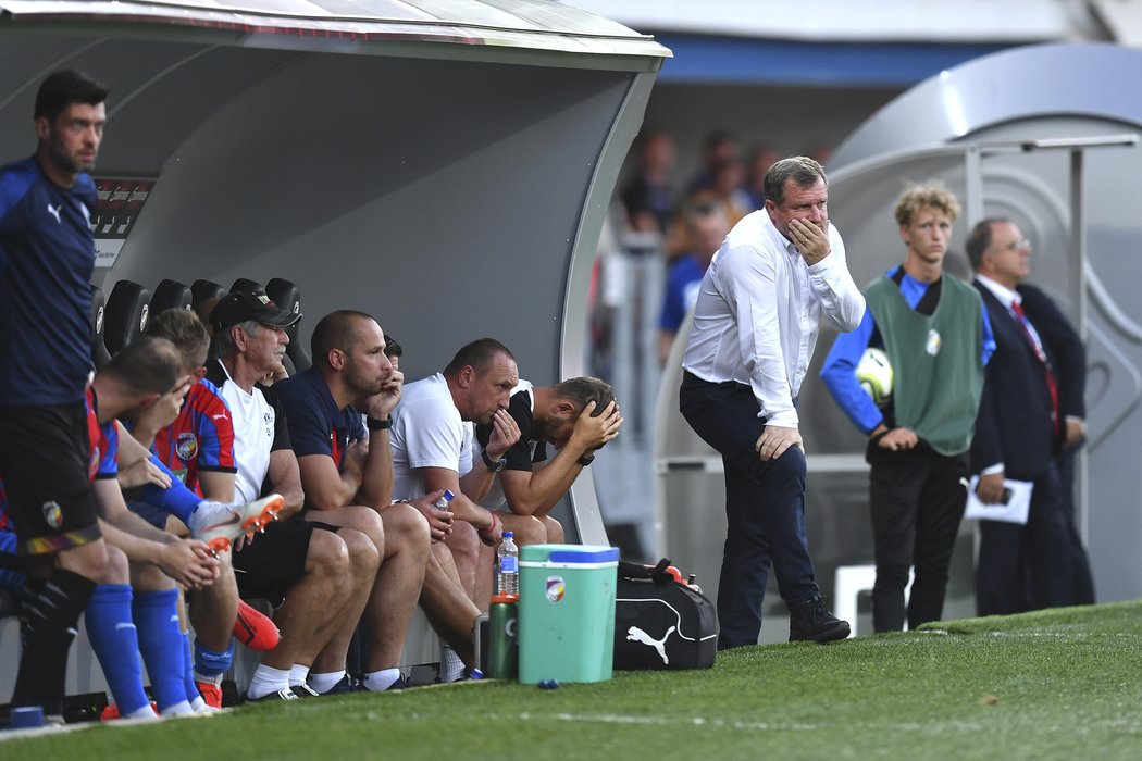 Kouč Plzně Pavel Vrba sleduje domácí duel Viktorie s Olympiakosem Pireus