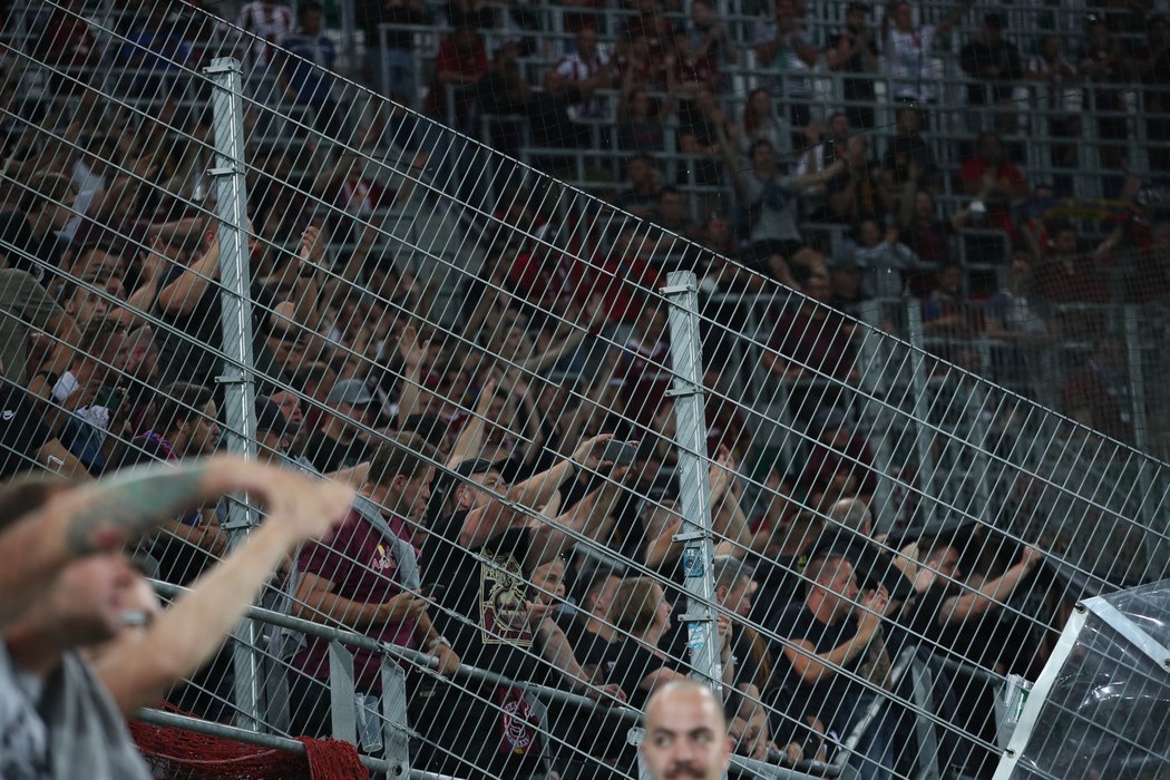 Sparťanský kotel na stadionu Rapidu ve druhém předkole Ligy mistrů