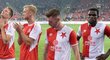 Fotbalisté Slavie děkují fanouškům po úvodní remíze ve třetím předkole LM proti Dynamu Kyjev