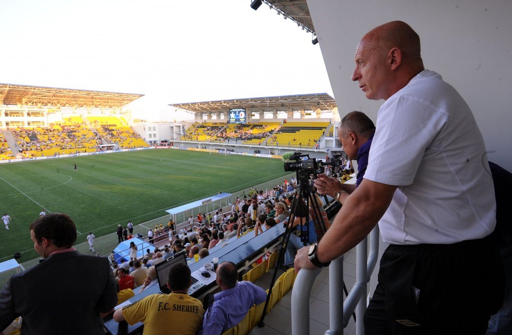 Karel Jarolím si na tribuně v Tiraspolu připadal jako v kleci