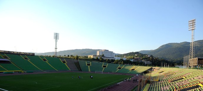 Tady se rozhodne o osudu Plzně. Stadion Željezničaru Sarajevo