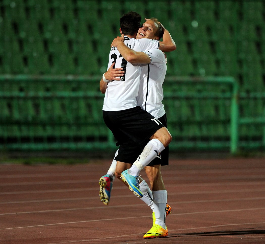 Fotbalisté Viktorie Plzeň vyhráli v odvetě 2. předkola Ligy mistrů na hřišti Željezničaru Sarajevo 2:1 a postoupili do dalšího kola soutěže, v němž se utkají s estonským celkem Kalju. O svém postupu rozhodli dvěma brankami za půl hodiny