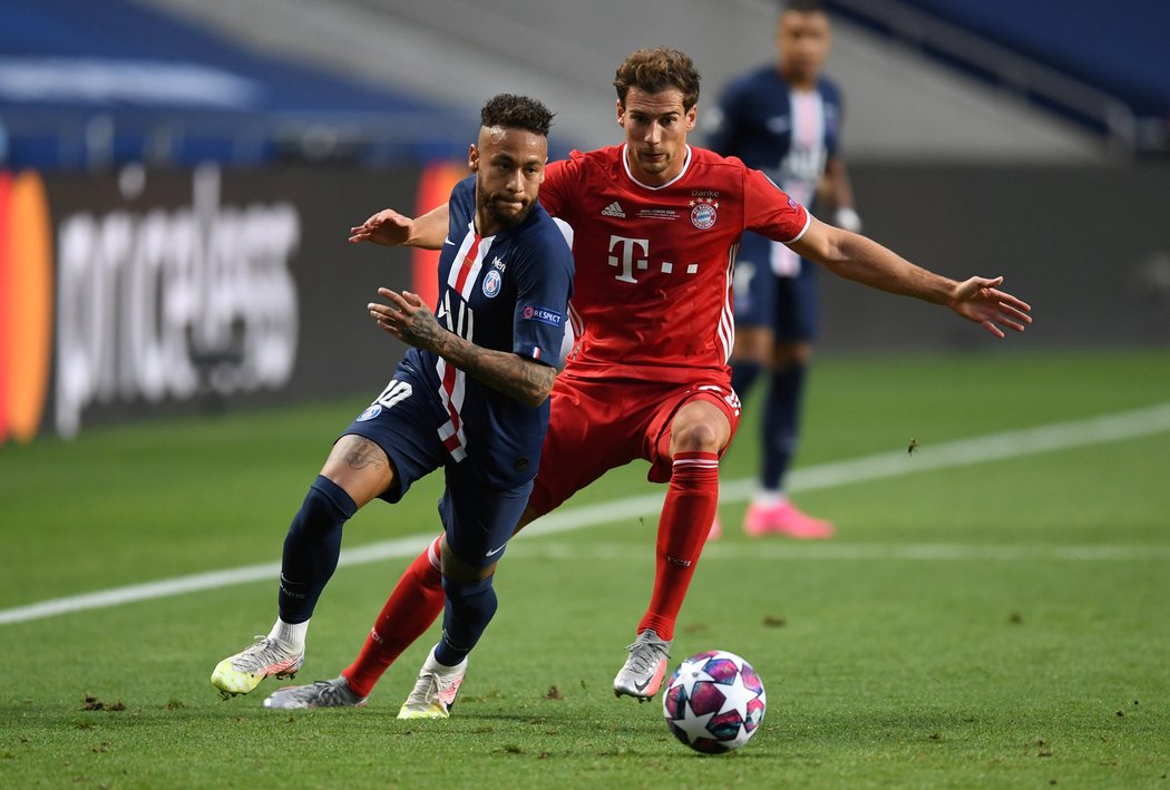 Neymar ve finále Ligy mistrů uniká Leonu Goretzkovi z Bayernu
