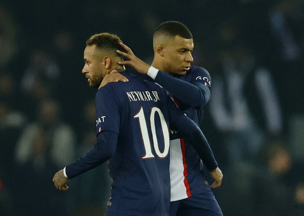 Kylian Mbappé a Neymar po porážce s Bayernem