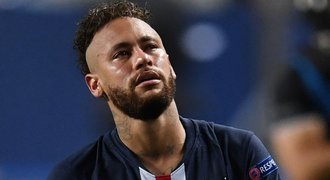 Problémy pro PSG. Dva dovolenkáři s koronavirem, nakažený prý i Neymar