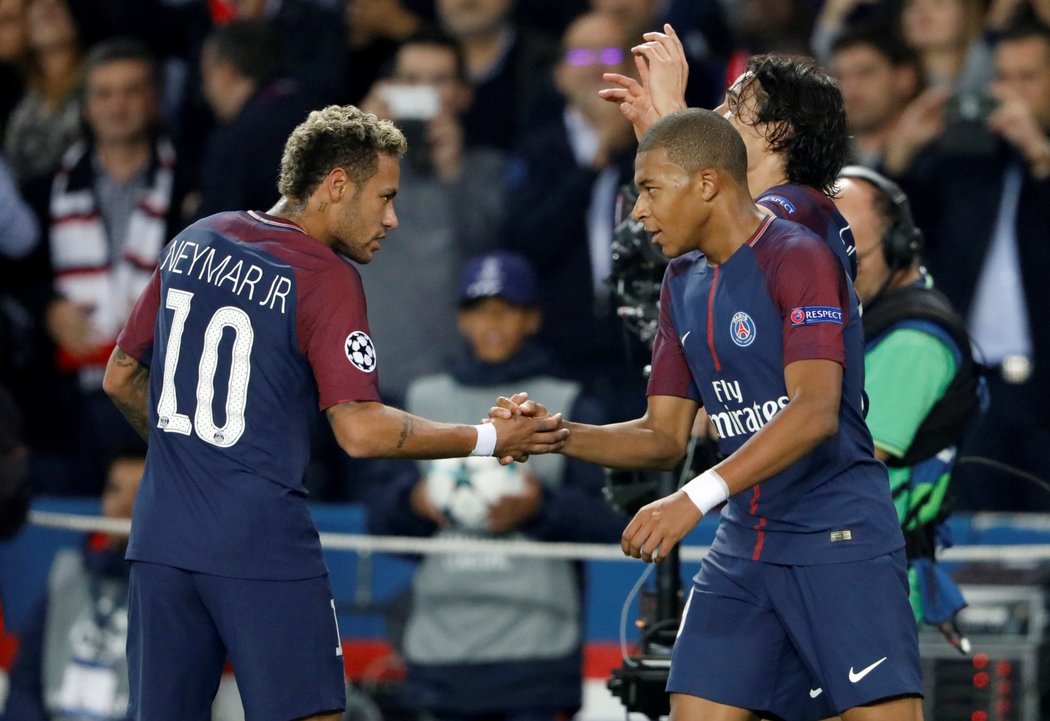 Neymar se raduje s Mbappém, který byl zvolen nejlepším fotbalistou do 21 let