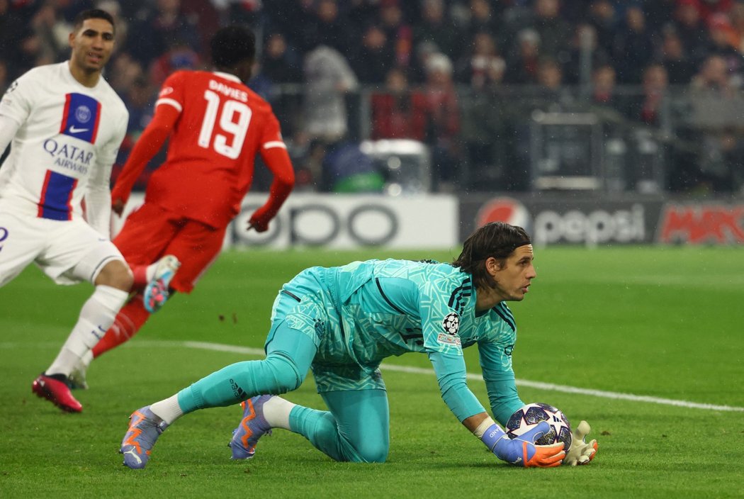 Brankář Bayernu Yann Sommer v zápase proti PSG