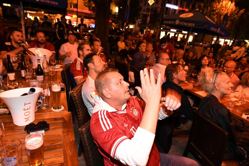 Fanoušci Bayernu svůj klub podporovali alespoň na dálku