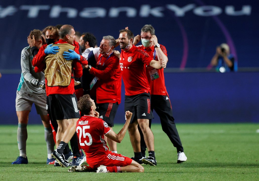 První radost hráčů Bayernu po vítězství v Lize mistrů