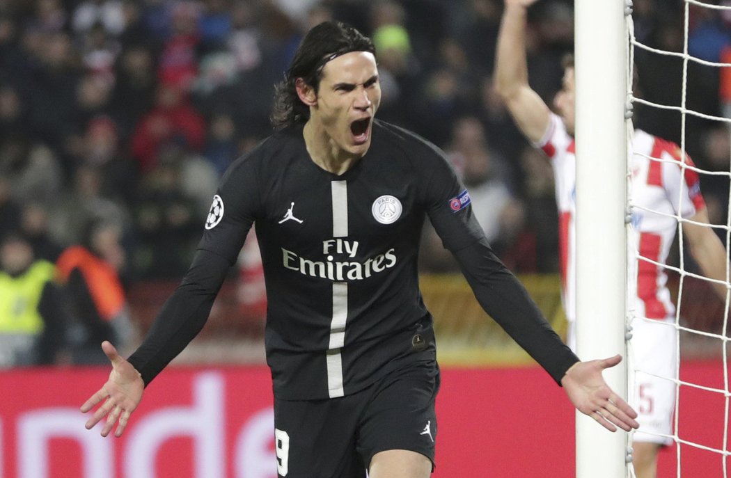 Střelec PSG Edinson Cavani slaví svůj gól do sítě CZ Bělehrad