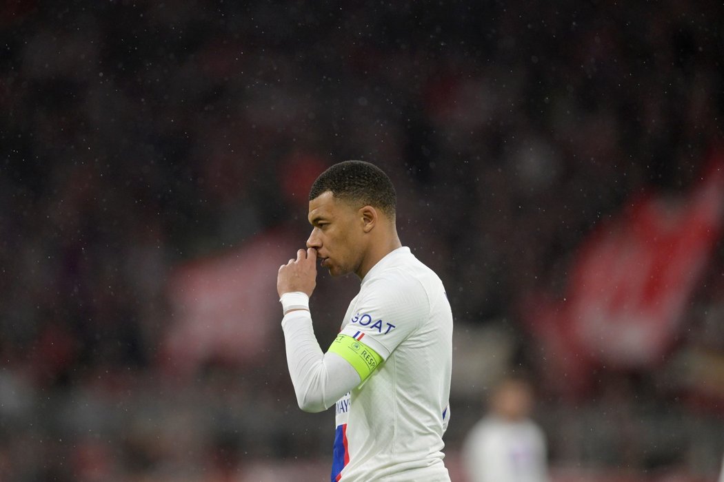 Smutný Kylian Mbappé po konci PSG v Lize mistrů