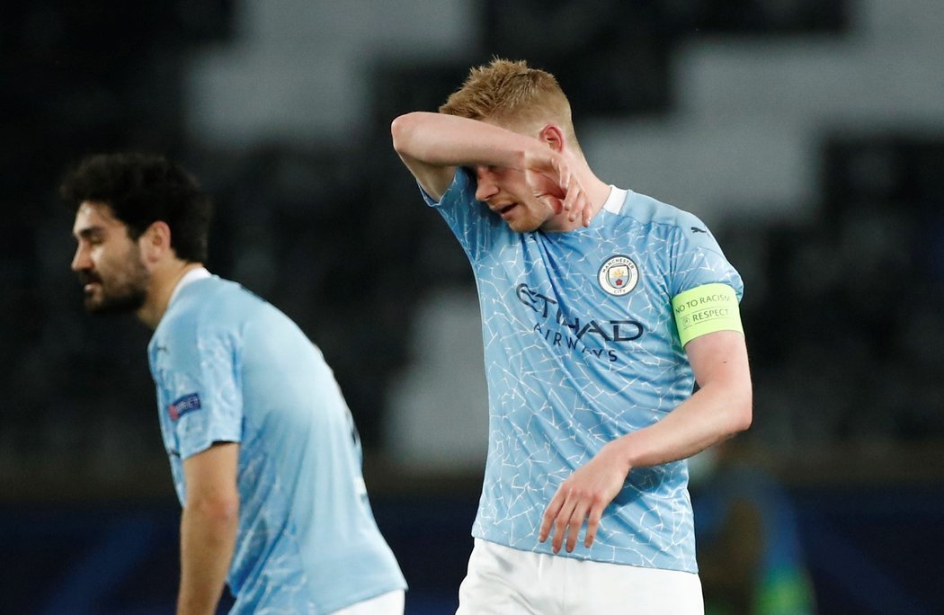 Kevin De Bruyne se šťastně prosadil, když jeho centr propadl až do branky PSG