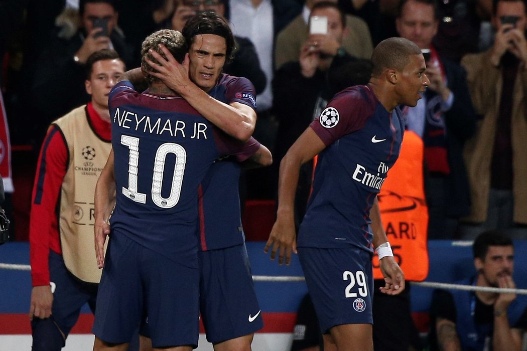 Edinson Cavani s Neymarem při zápase proti Bayernu