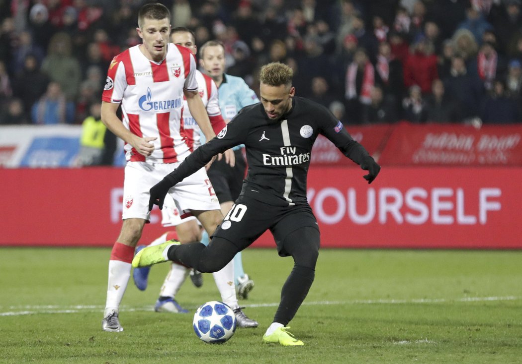 Útočník PSG Neymar zvýšil v utkání na hřišti CZ Bělehrad na 2:0