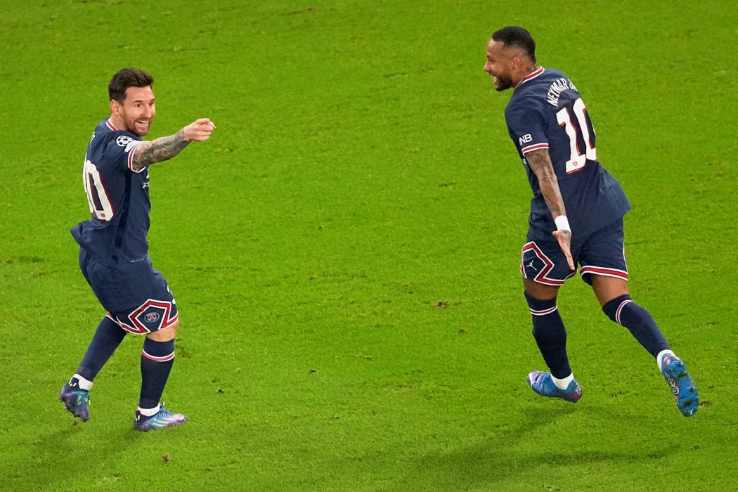 Lionel Messi se raduje ze svého prvního gólu v dresu PSG