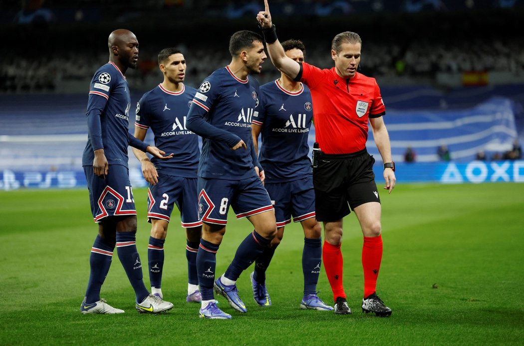 Real Madrid v domácí odvetě osmifinále Ligy mistrů proti PSG