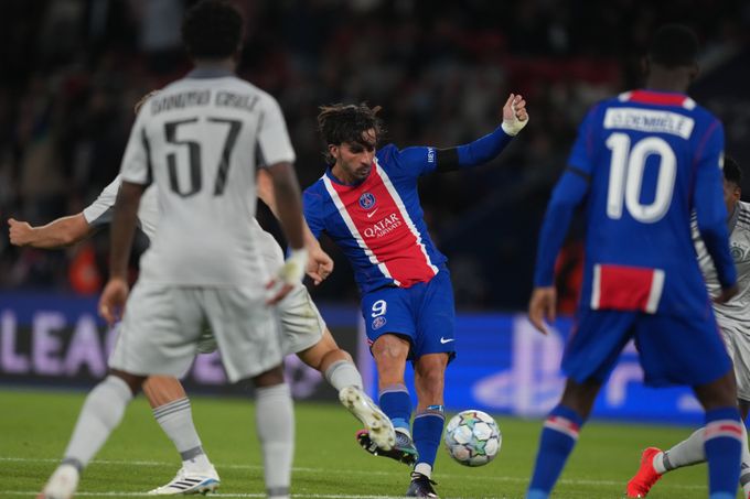 Liga mistrů ONLINE: PSG - Slovan 5:1. Arsenal v Neapoli, Barcelona přejela Feyenoord Liga mistrů ONLINE: PSG - Slovan 5:1. Arsenal v Neapoli, Barcelona přejela Feyenoord
