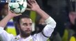 Dani Carvajal tak dlouho otálel se zahráním autu, až dostal žlutou kartu