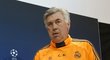 Trenér Realu Madrid Carlo Ancelotti na tiskové konferenci před zápasem s Atlétikem Madrid ve finále Ligy mistrů