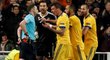 Hráči Juventusu na kjonci odvety čtvrtfinále Ligy mistrů proti Realu zuřili, když sudí v závěru pískl penaltu a vyloučil protestujícího Buffona