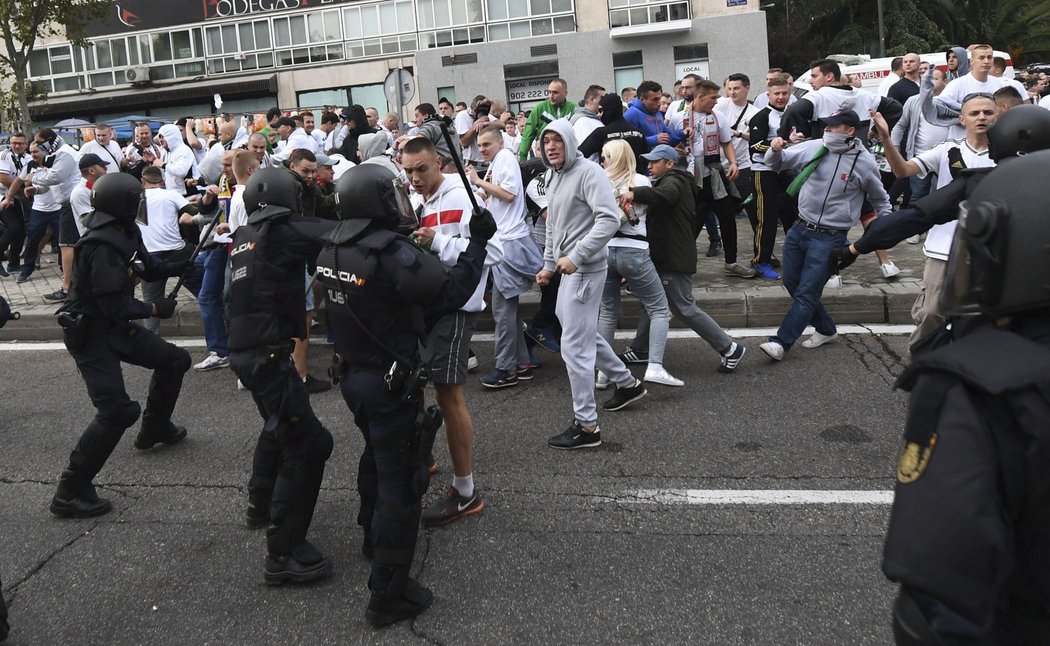 Potyčka mezi policií a fanoušky Legie