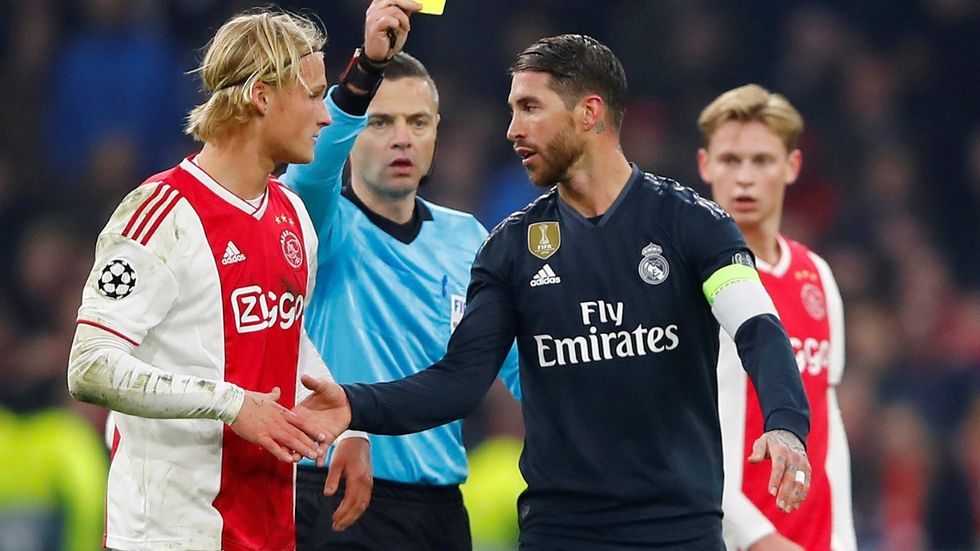 Obránce Sergio Ramos si nechal v závěrečných minutách udělit žlutou kartu
