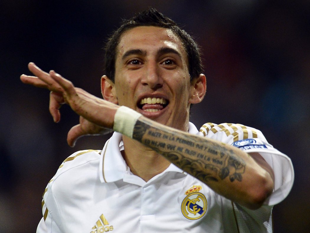 Angel Di Maria slaví trefu do sítě APOELu