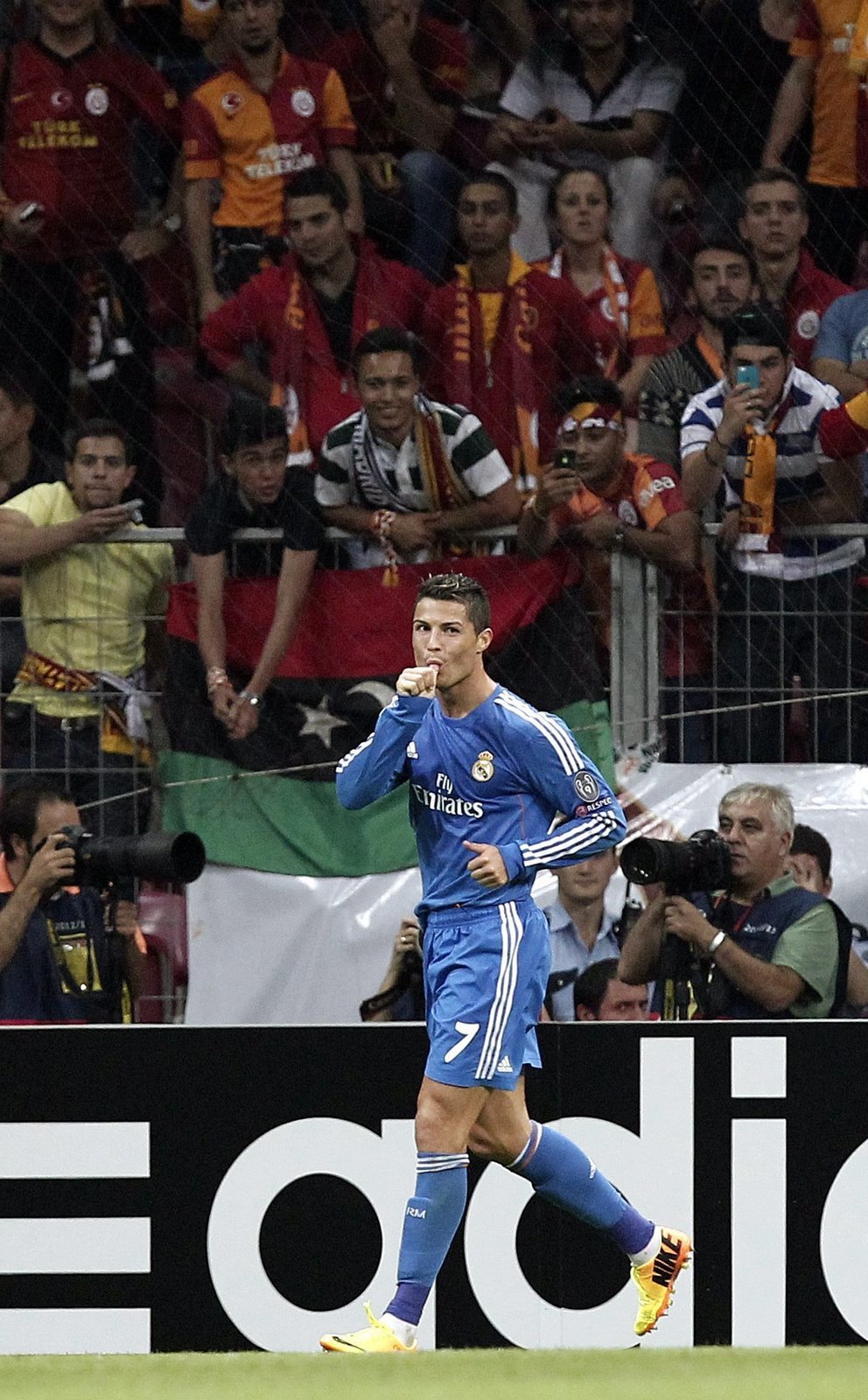 Ronaldo slaví gól v síti Galatasaraye