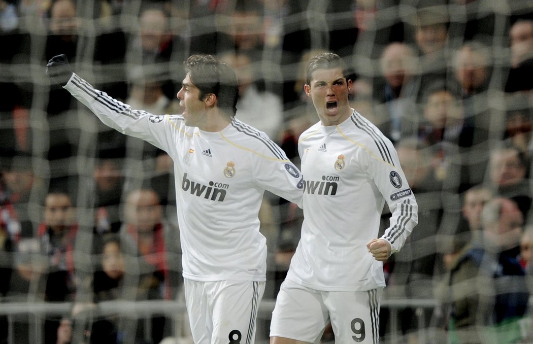 Cristiano Ronaldo (vpravo) se raduje s Kaká z gólu