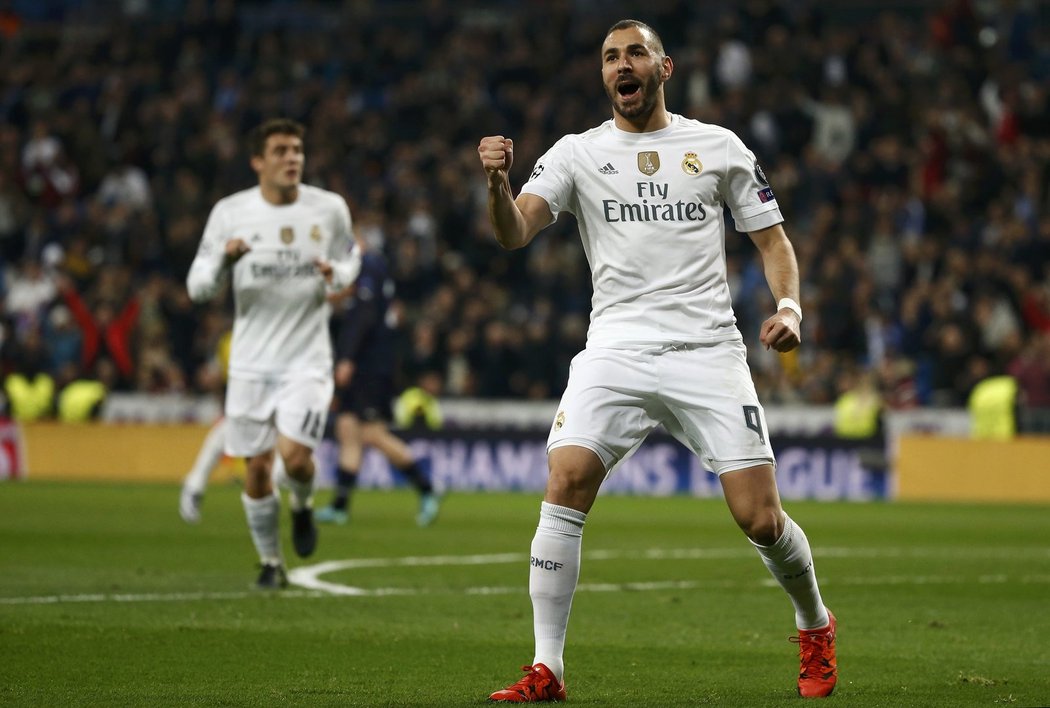 Karim Benzema se raduje z gólu v Lize mistrů