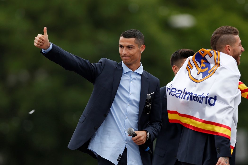 Cristiano Ronaldo fanouškům v Madridu vzkázal, že se při dalších oslavách uvidí v následujícím roce