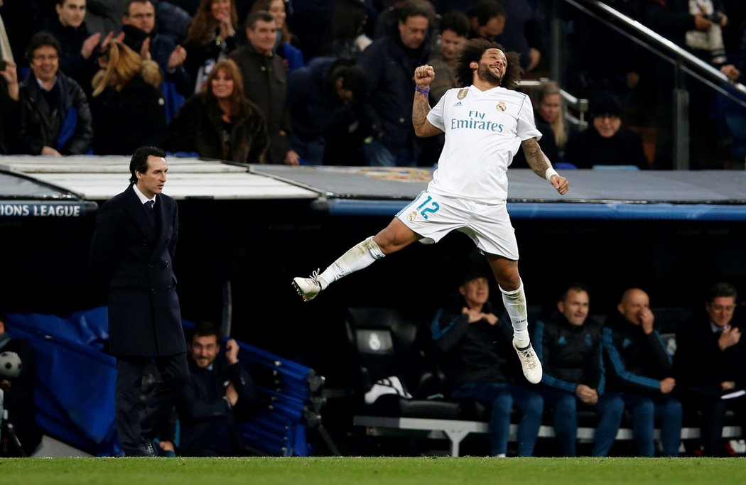 Obránce Realu Marcelo v extázi poté, co vstřelil třetí gól do sítě PSG