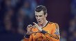 Gareth Bale a jeho tradiční oslava vstřelené branky. Na Schalke ji mohl udělat hned dvakrát
