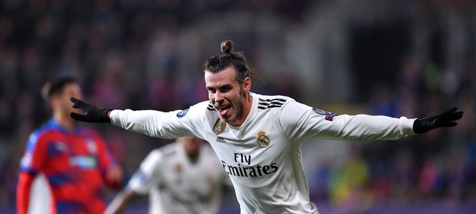 Gareth Bale střílí čtvrtý gól Realu Madrid do sítě Viktorie Plzeň